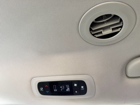 Used 2021 Chrysler Voyager L FWD image 30
