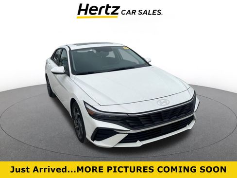 Used 2025 Hyundai Elantra SEL image 1