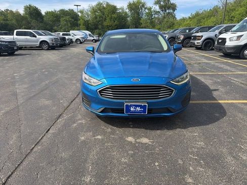 Used 2019 Ford Fusion SE FWD image 2