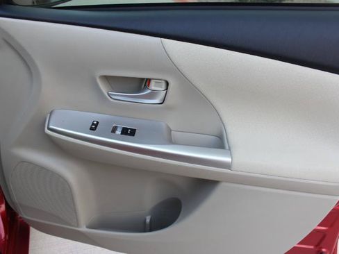 Used 2012 Toyota Prius V Three w/ Preferred Accessory Pkg FWD image 23