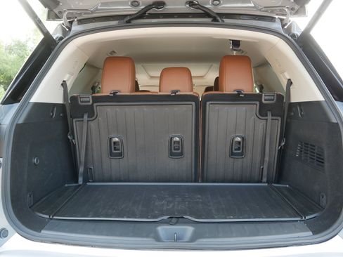 Certified 2025 Nissan Pathfinder Platinum w/ Cargo Package AWD/4WD image 18