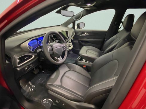 New 2027 Chrysler Pacifica Select FWD image 15