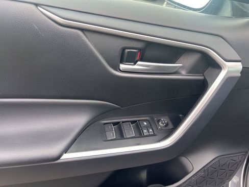 Used 2025 Toyota RAV4 SE w/ Convenience Package image 20