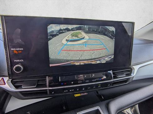 Used 2025 Toyota Sienna XLE FWD image 14