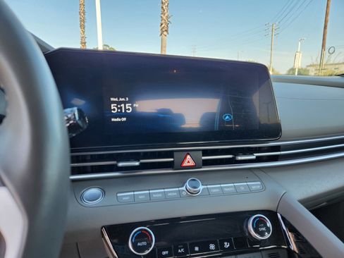 Used 2025 Hyundai Elantra SEL FWD image 23