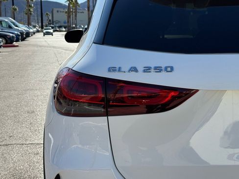 Certified 2022 Mercedes-Benz GLA 250 4MATIC image 17