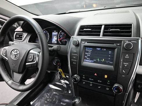 Used 2017 Toyota Camry SE FWD image 17