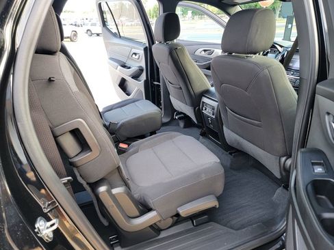 Used 2023 Chevrolet Traverse LT FWD image 15