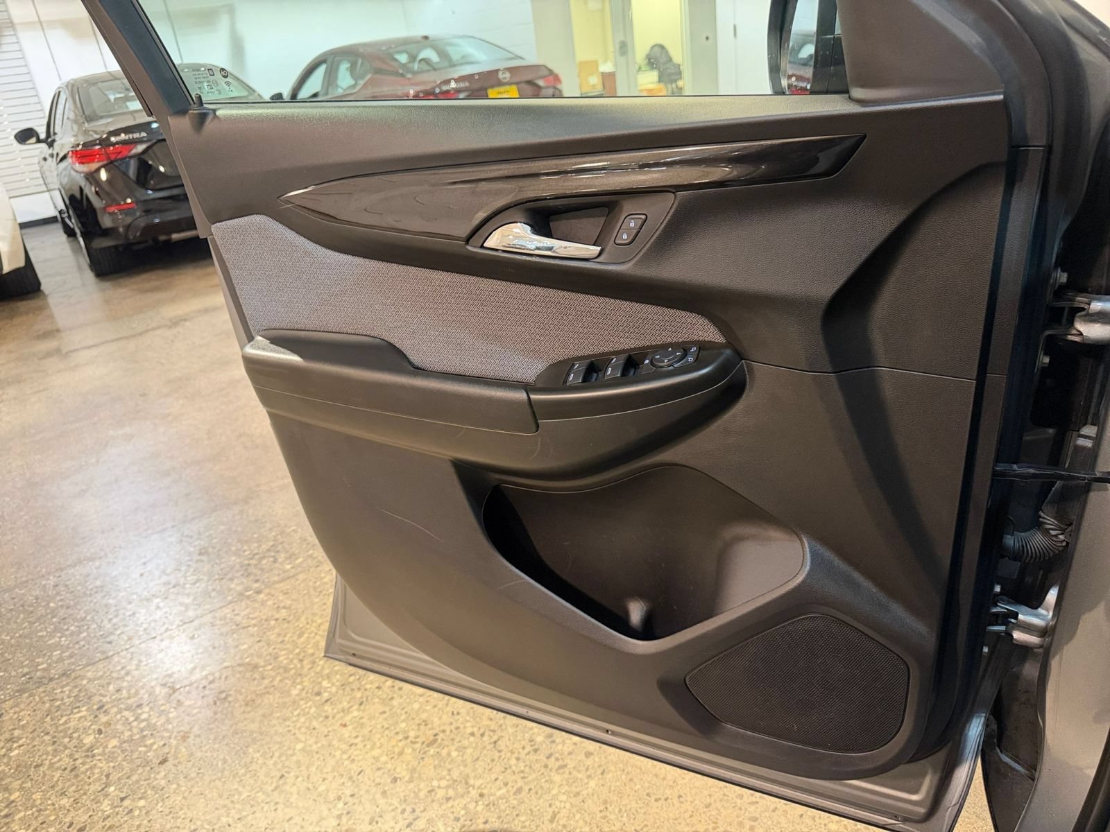 Used 2025 Chevrolet TrailBlazer LT FWD image 18