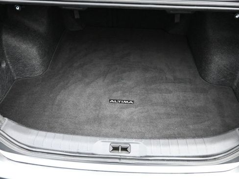 Used 2024 Nissan Altima 2.5 SV FWD image 14