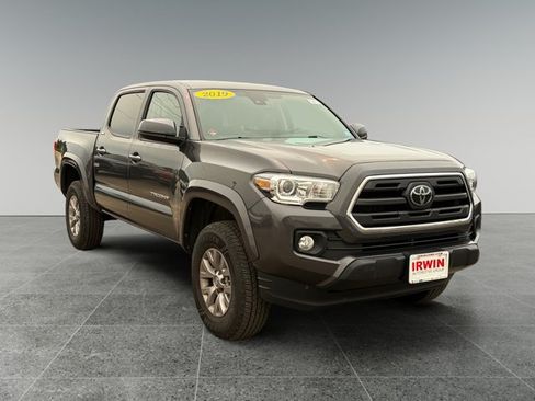 Used 2019 Toyota Tacoma SR5 AWD/4WD image 7