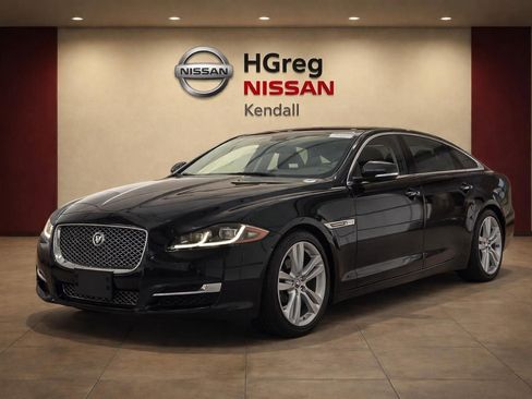 Used 2016 Jaguar XJ L Portfolio RWD image 3