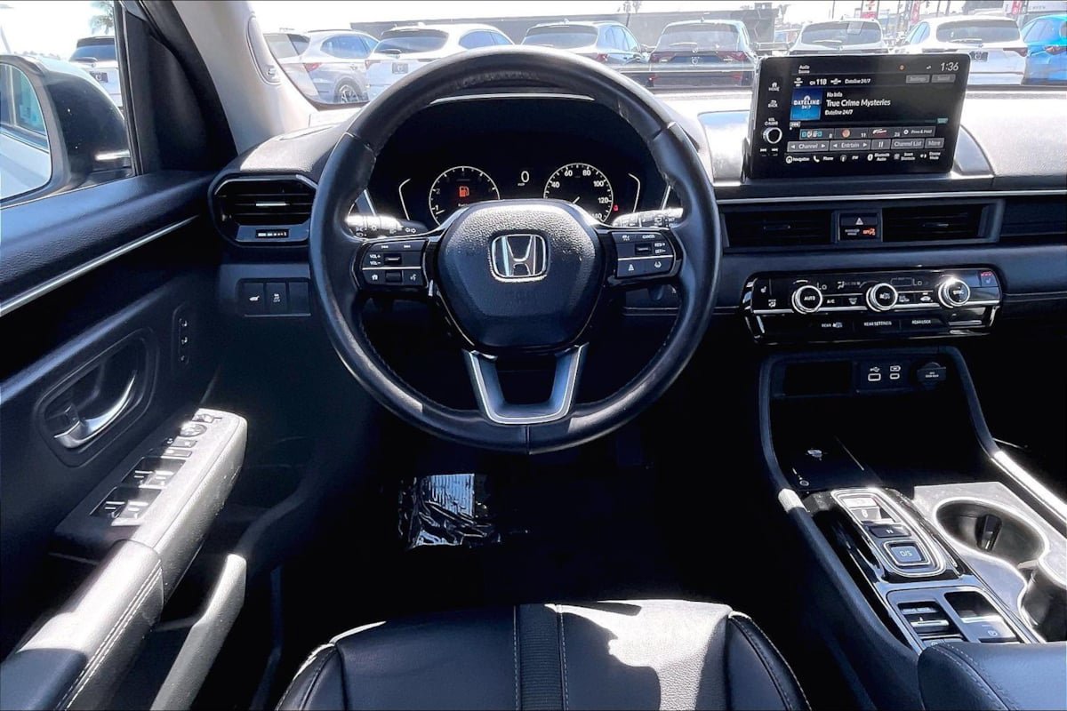 Used 2023 Honda Pilot Touring image 5