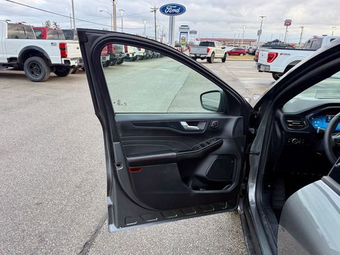 Certified 2025 Ford Escape ST-Line Elite w/ Premium Technology Package image 13