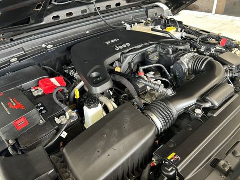 Used 2021 Jeep Wrangler Unlimited Rubicon AWD/4WD image 13