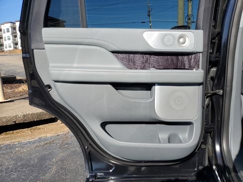 Used 2020 Lincoln Navigator Reserve w/ Luxury Package image 11