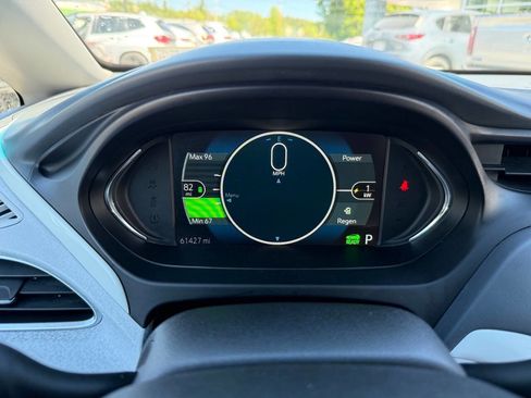 Used 2019 Chevrolet Bolt Premier w/ Infotainment Package FWD image 23