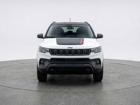 Used 2025 Jeep Compass Trailhawk AWD/4WD image 2