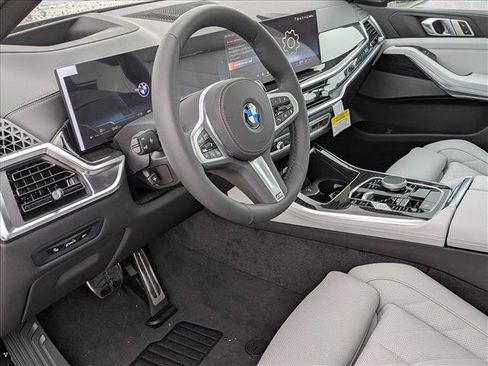 Used 2026 BMW X5 xDrive40i w/ M Sport Package AWD/4WD image 3