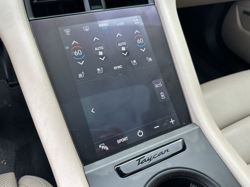 Used 2022 Porsche Taycan image 23