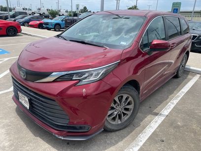 Used 2021 Toyota Sienna LE