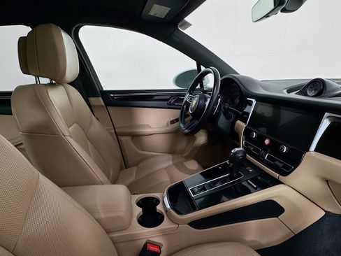 Used 2023 Porsche Macan AWD/4WD image 48