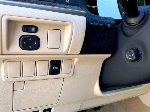 Used 2013 Lexus ES 350 w/ Luxury Pkg image 35