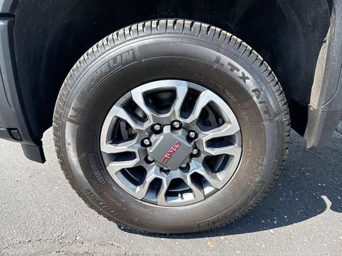 Used 2025 GMC Sierra 3500 SLE w/ SLE Value Package AWD/4WD image 10