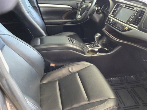 Used 2016 Toyota Highlander XLE AWD/4WD image 4