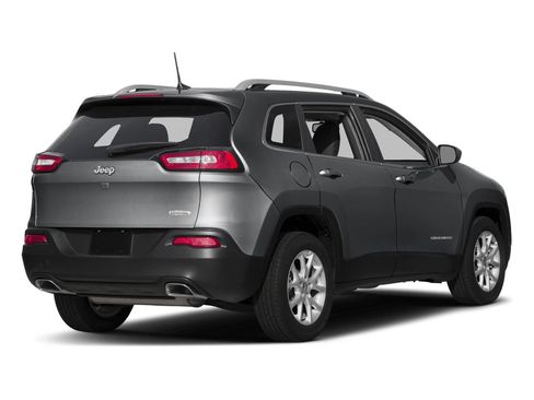 Used 2016 Jeep Cherokee Latitude w/ Cold Weather Group AWD/4WD image 3
