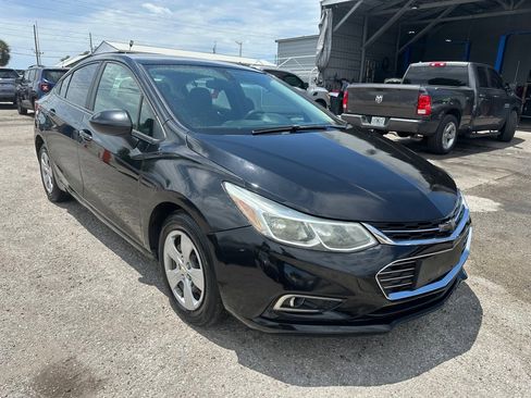 Used 2018 Chevrolet Cruze LS FWD image 1