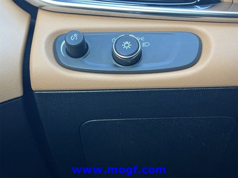 Used 2018 Chevrolet Volt Premier w/ Driver Confidence Package image 16