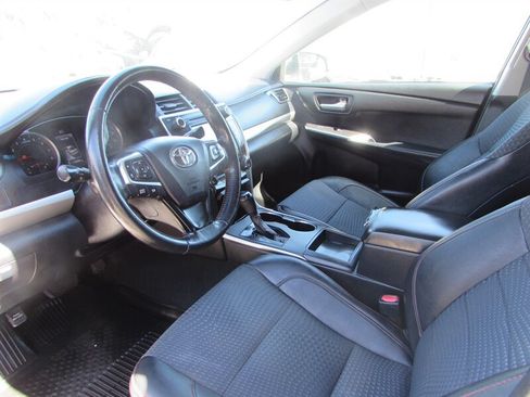 Used 2015 Toyota Camry SE FWD image 10