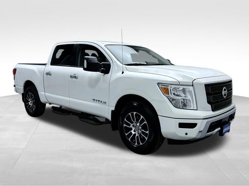 Used 2021 Nissan Titan SV w/ SV Convenience Package AWD/4WD image 3
