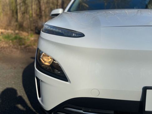 Used 2023 Hyundai Kona SEL image 2