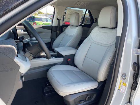 New 2026 Ford Explorer Active w/ Active Comfort Package image 15