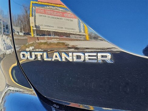 Used 2024 Mitsubishi Outlander SE image 33