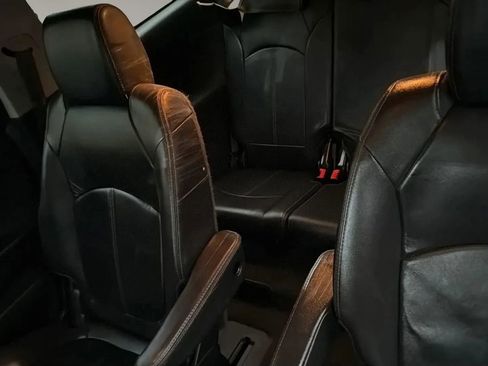 Used 2016 Chevrolet Traverse LT image 17