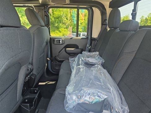 New 2025 Jeep Gladiator Sport image 25