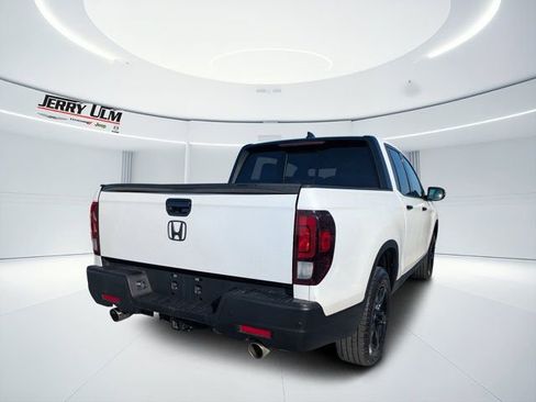 Used 2021 Honda Ridgeline Black Edition image 3