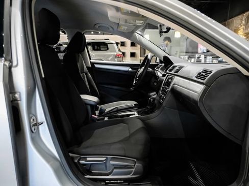 Used 2017 Volkswagen Passat 1.8T S FWD image 30