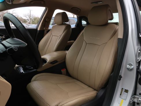 Used 2016 Hyundai Azera 4dr Sdn image 12