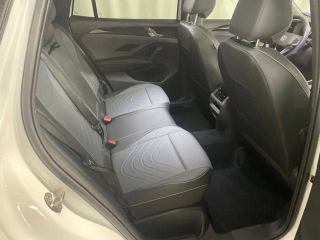 Certified 2026 Volkswagen Tiguan SE R-Line FWD image 6