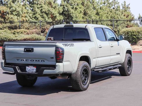 Used 2022 Toyota Tacoma TRD Sport w/ TRD Premium Sport Package AWD/4WD image 7
