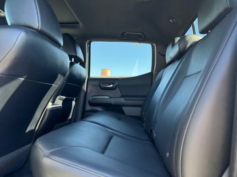 Used 2021 Toyota Tacoma TRD Sport w/ TRD Premium Sport Package AWD/4WD image 17