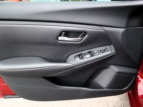 Used 2025 Nissan Sentra SV image 16