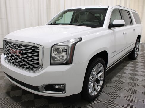 Used 2019 GMC Yukon XL Denali w/ Denali Ultimate Package AWD/4WD image 37