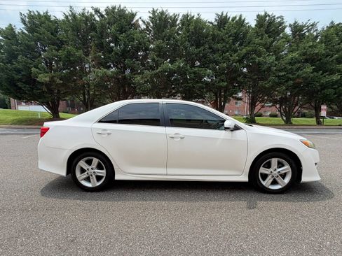 Used 2012 Toyota Camry SE FWD image 8
