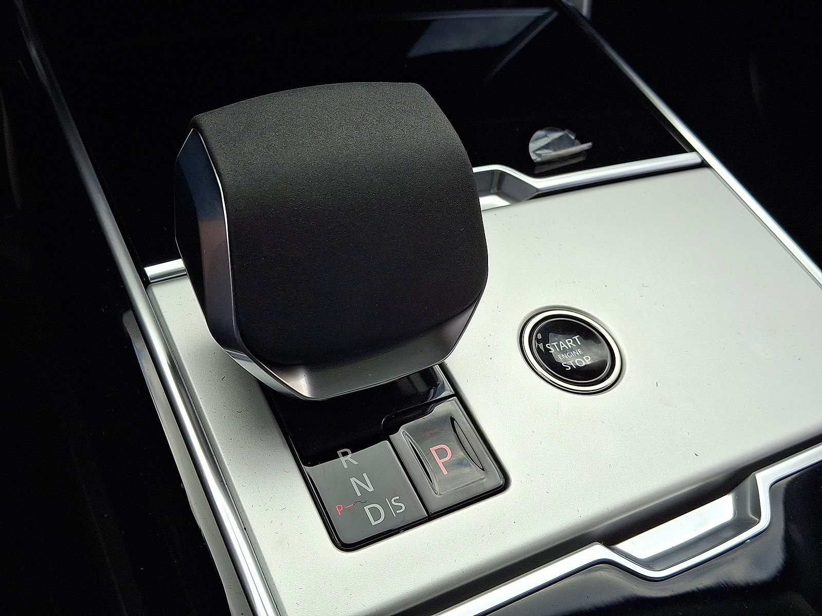 New 2026 Land Rover Range Rover SE AWD/4WD image 17