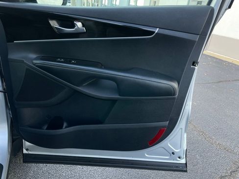 Used 2019 Kia Sorento LX image 27